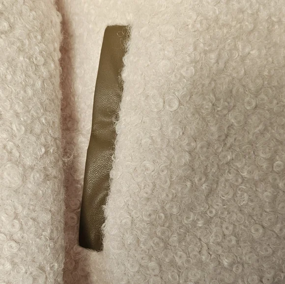 Elegant Cream Jacket with Brown Accents - Picture 8 of 9